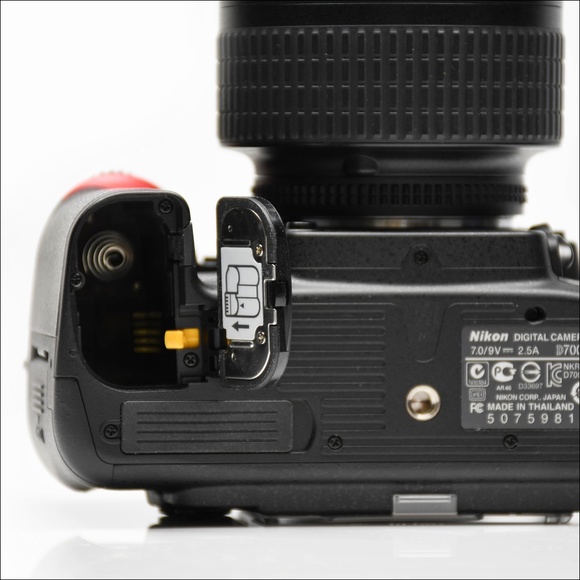 NIKON D7000 BODY (16.2MP) + Accessories - Shutter Count 2,713 - Picture 8 of 16